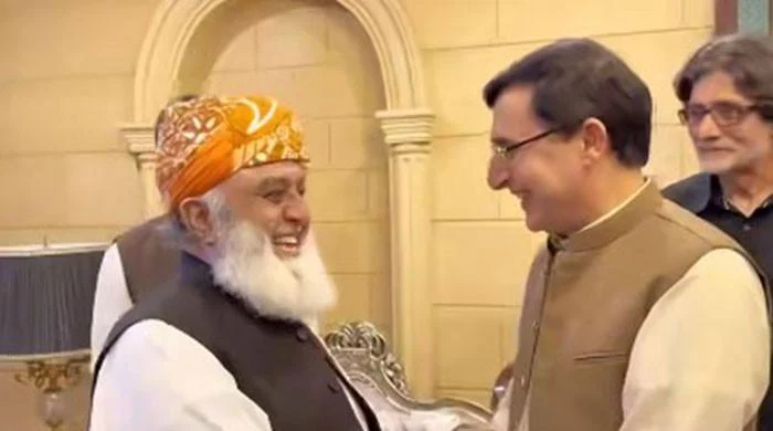 پی ٹی آئی اور جے یو آئی قائدین کے درمیان مذاکرات، رمضان سے ہی جدوجہد شروع کرنے پر اتفاق