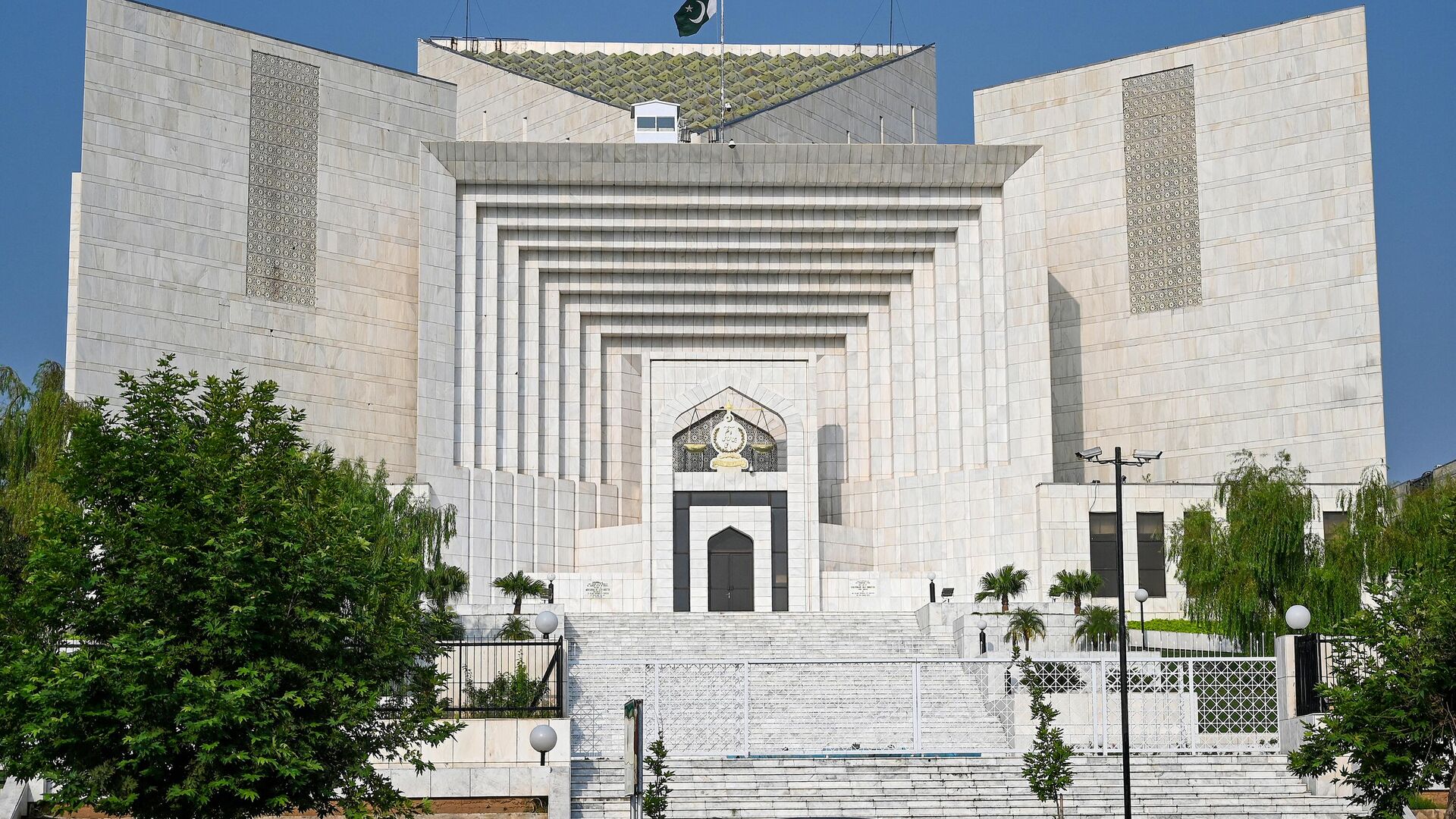 سپر ٹیکس کیس کی سماعت کرنے والا سپریم کورٹ کا آئینی بینچ ٹوٹ گیا