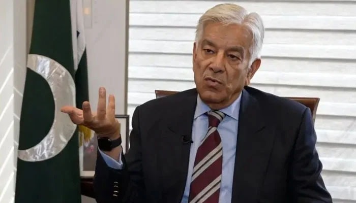 پی ٹی آئی والے کہتے ہیں خان نہیں تو پاکستان نہیں: خواجہ آصف