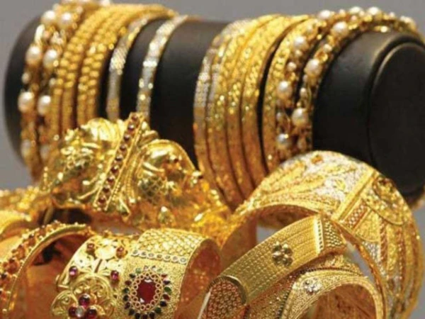 سونے کی قیمت میں آج تاریخی کمی ریکارڈ؛ فی تولہ کتنے کا ہوگیا؟