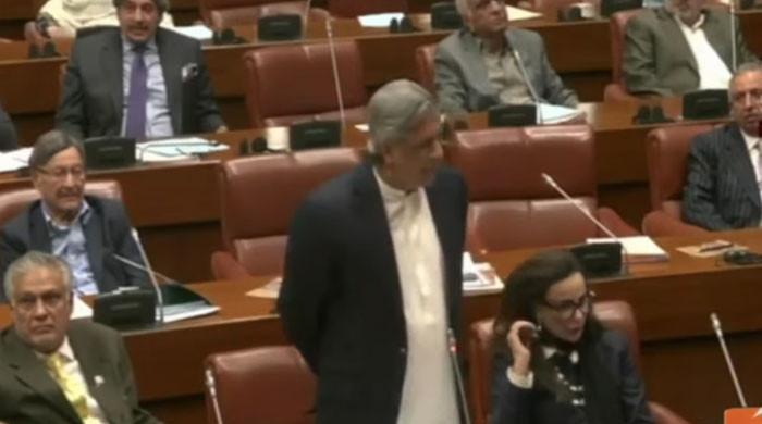 سینیٹ میں 27 ویں آئینی ترمیم کی شق وار منظوری جاری، پی ٹی آئی کے سیف ابڑو نے حق میں ووٹ دیا