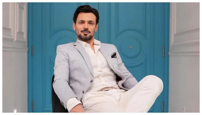 متنازع بیان پر سوشل میڈیا پر ہنگامہ، اداکار زاہد احمد نے معافی مانگ لی