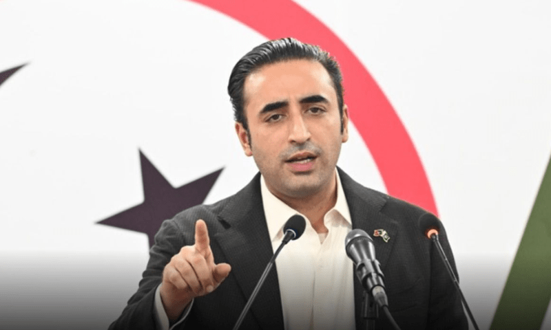 بلاول بھٹو زرداری کی گڑھی خدا بخش میں شہداء کے مزارات پر حاضری