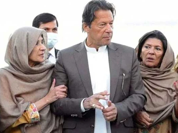 بانی اور بہنوں کے متنازع بیان سے پی ٹی آئی کا اظہارِ لاتعلقی