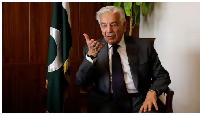 ہم مذاکرات کیلئے تیار ہیں مگرپی ٹی آئی گالیاں دیتی ہے: خواجہ آصف