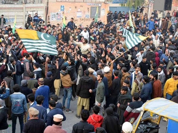 کشمیری یومِ حقِ خودارادیت منا رہے ہیں، بھارتی مظالم کیخلاف آواز بلند