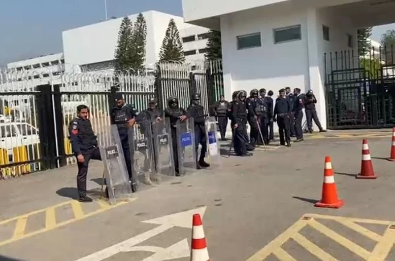 پی ٹی آئی احتجاج، اسلام آباد کے ریڈ زون کو مکمل طور پر بند کر دیا گیا