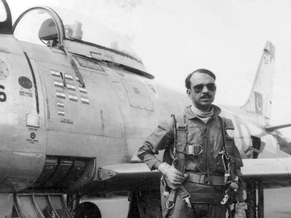 دشمن کے 5 طیارے تباہ کرنے والے پائلٹ ایم ایم عالم کی آج 13 ویں برسی